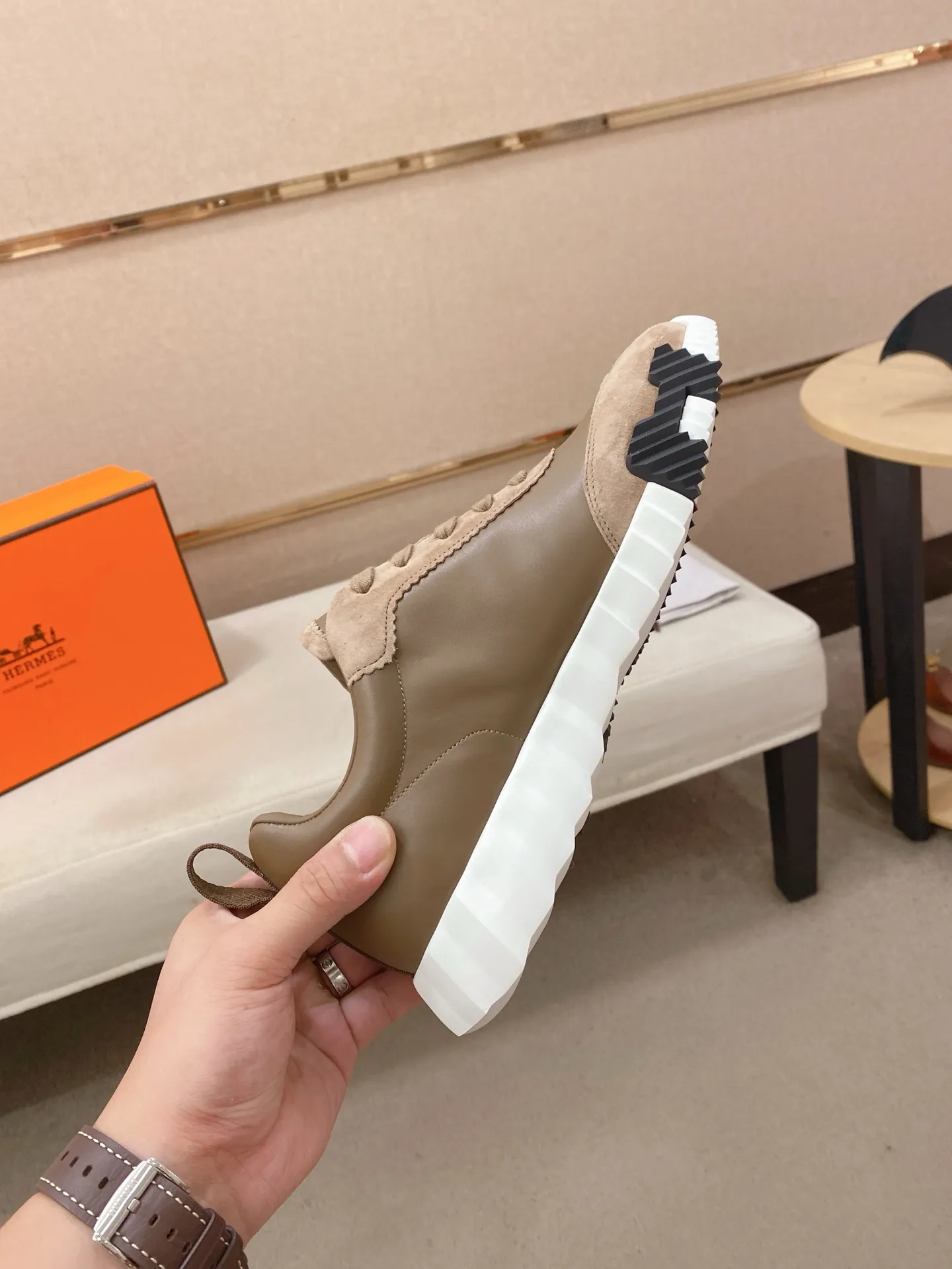 Men's clothing and shoes💰: 640💰《HERMES》【Classic Original Version】Hermès; Top 🔝 Purchasing Agency 🔍🔍Men's latest 🇺🇸 counters are on sale simultaneously, original imported from Italy ▲▲First-layer cowhide with suede cowhide ▲▲ (high-end and expensive Qi·Grade) Exquisite workmanship (Italian 🇮🇹Imported water-dyed 🐂cowhide lining) Sole: Original sole provided by the original factory, ⚠️Exclusive double-layer activity·TPR·Rubber·Combined molded outsole; Super·comfortable·wear-resistant·non-slip·environmental protection The real thing is more beautiful if you take the real thing (high quality, follow the order), you can enter and exit the counter at will * Code number: 39·40·41·42·43·44# (can be customized 38.45.46.)